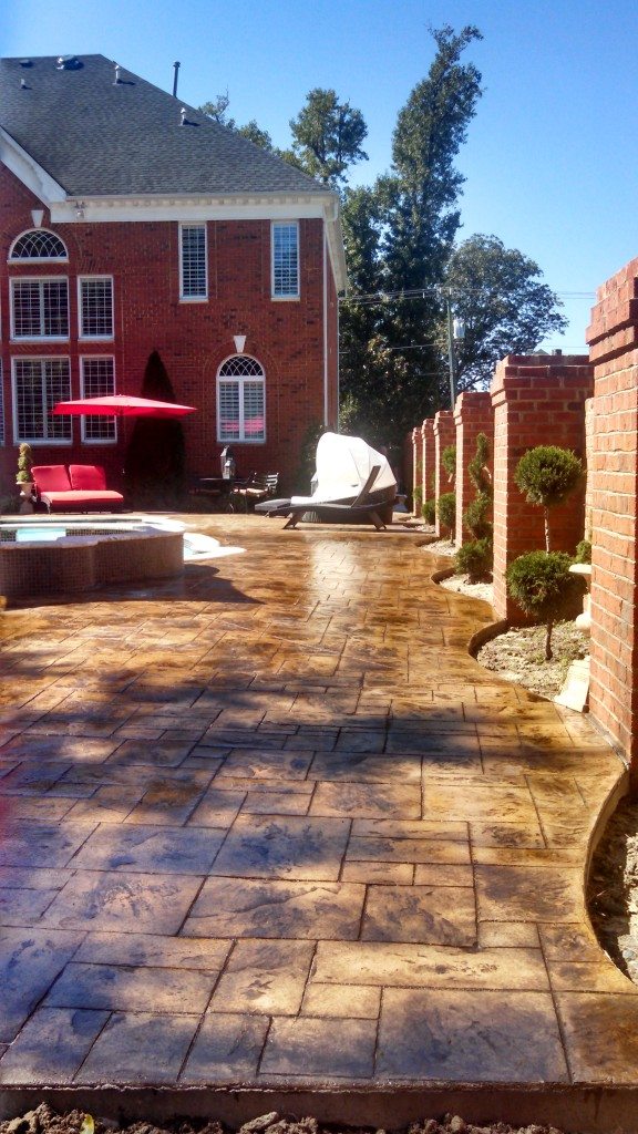 Stamped pool deck with scalloped edges